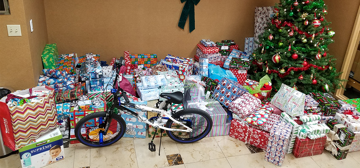 Renton Students Receive Christmas Gifts