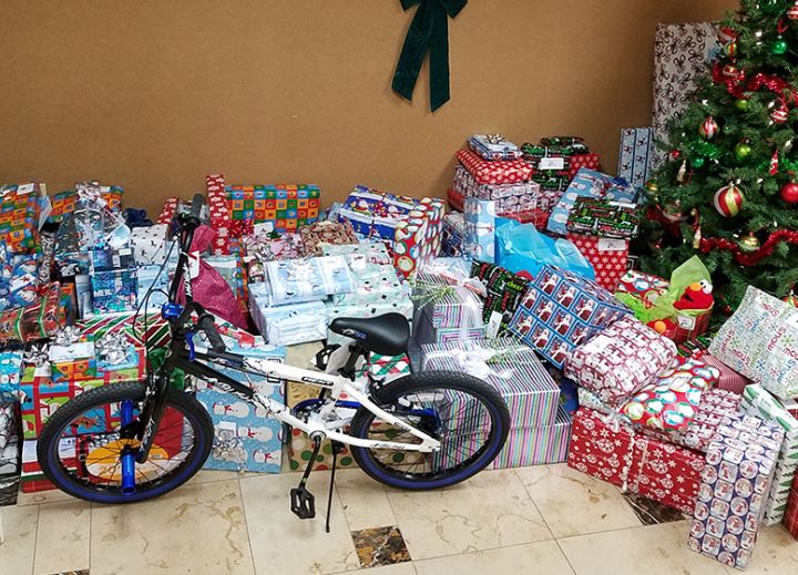 Renton Students Receive Christmas Gifts