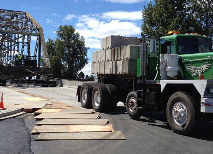 Crews Move 379-ton, 1925 Steel Warren Truss bridge