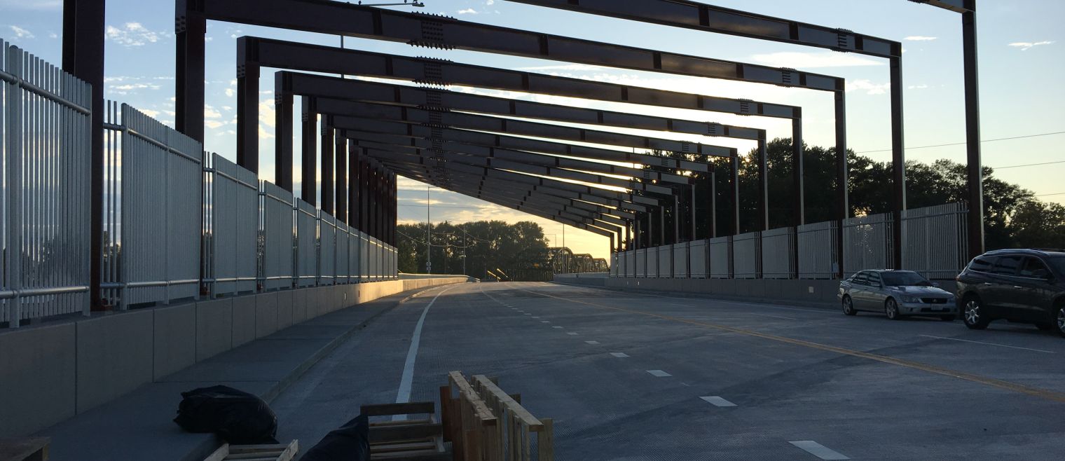 view of undulating rib gateway feature from the bridge deck
